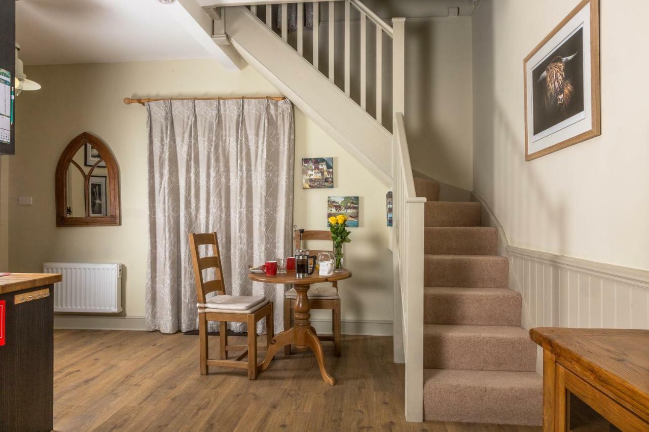 The Dovecote, Stoke Farthing Courtyard Villa Broad Chalke ภายนอก รูปภาพ