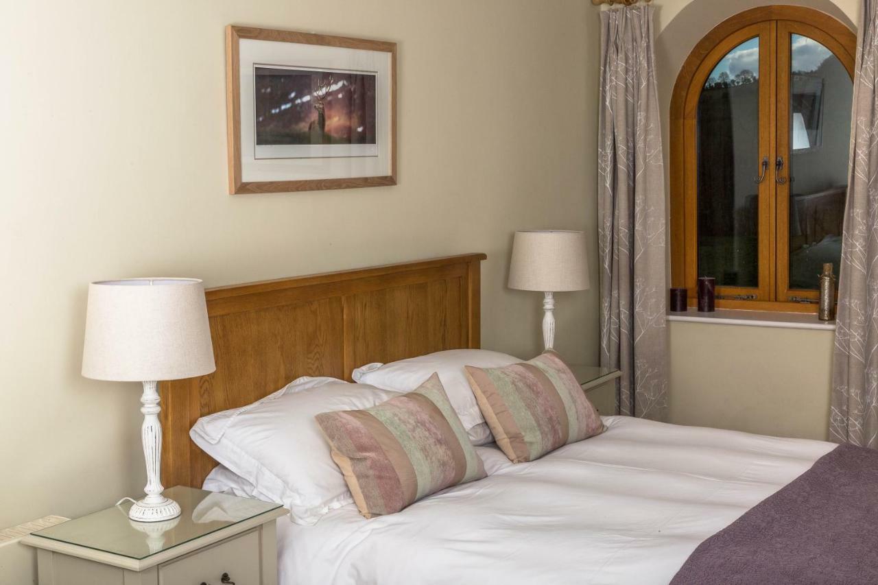 The Dovecote, Stoke Farthing Courtyard Villa Broad Chalke ภายนอก รูปภาพ